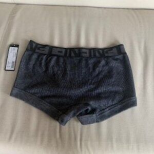 R-IN2 Undertone Underwear Size M